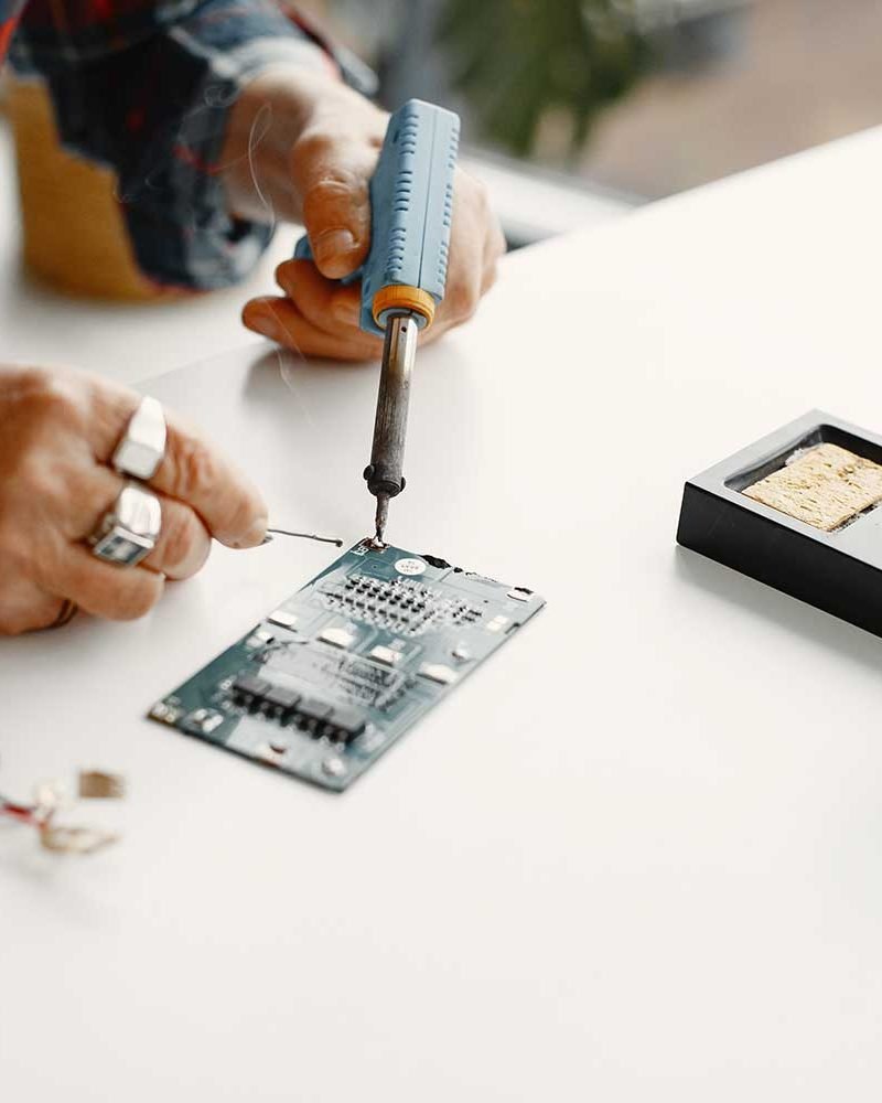 male-tech-repairs-electronic-equipment-at-home-2021-09-02-03-56-02-utc.jpg