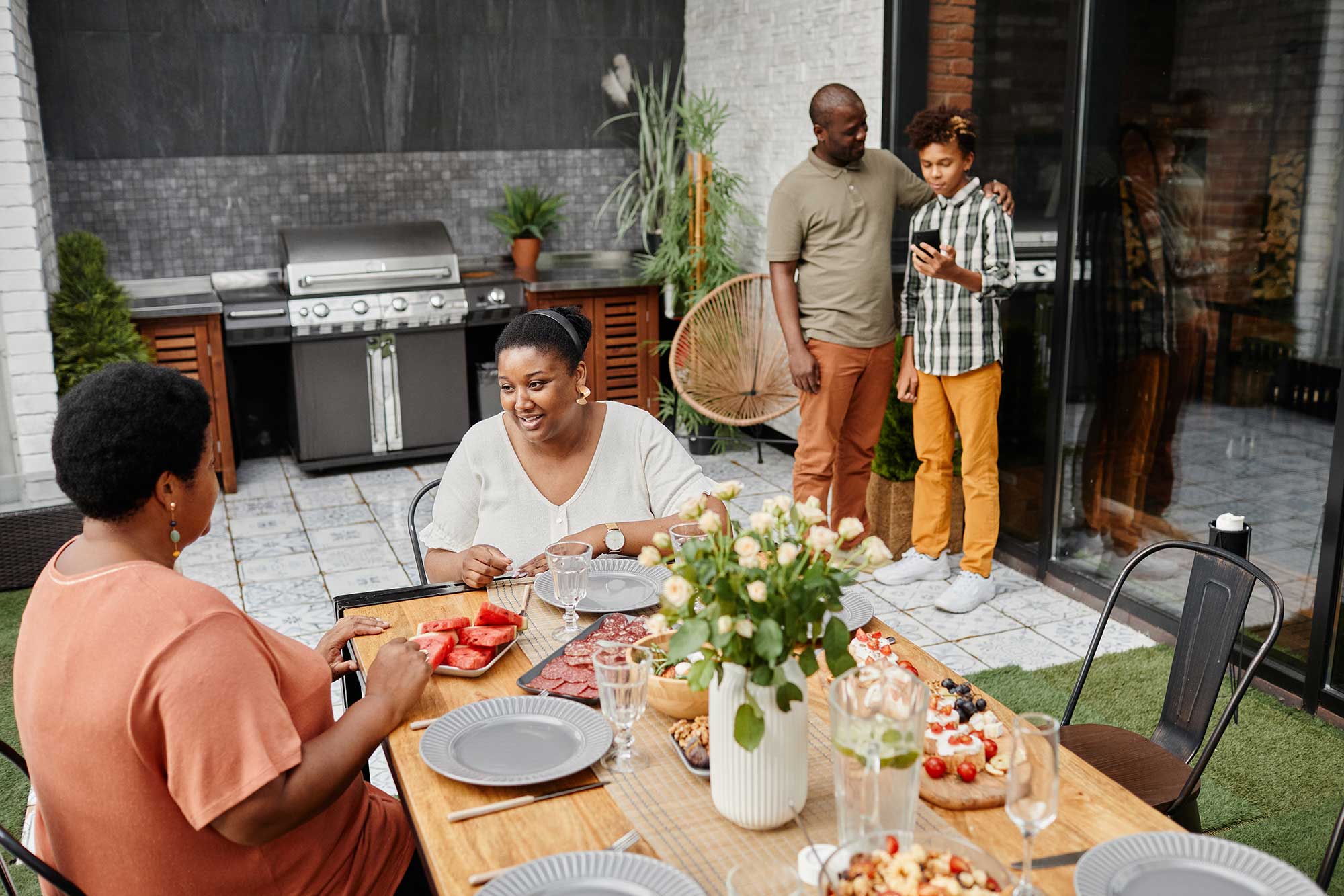 family-dining-outdoors-2022-01-18-23-51-18-utc.jpg