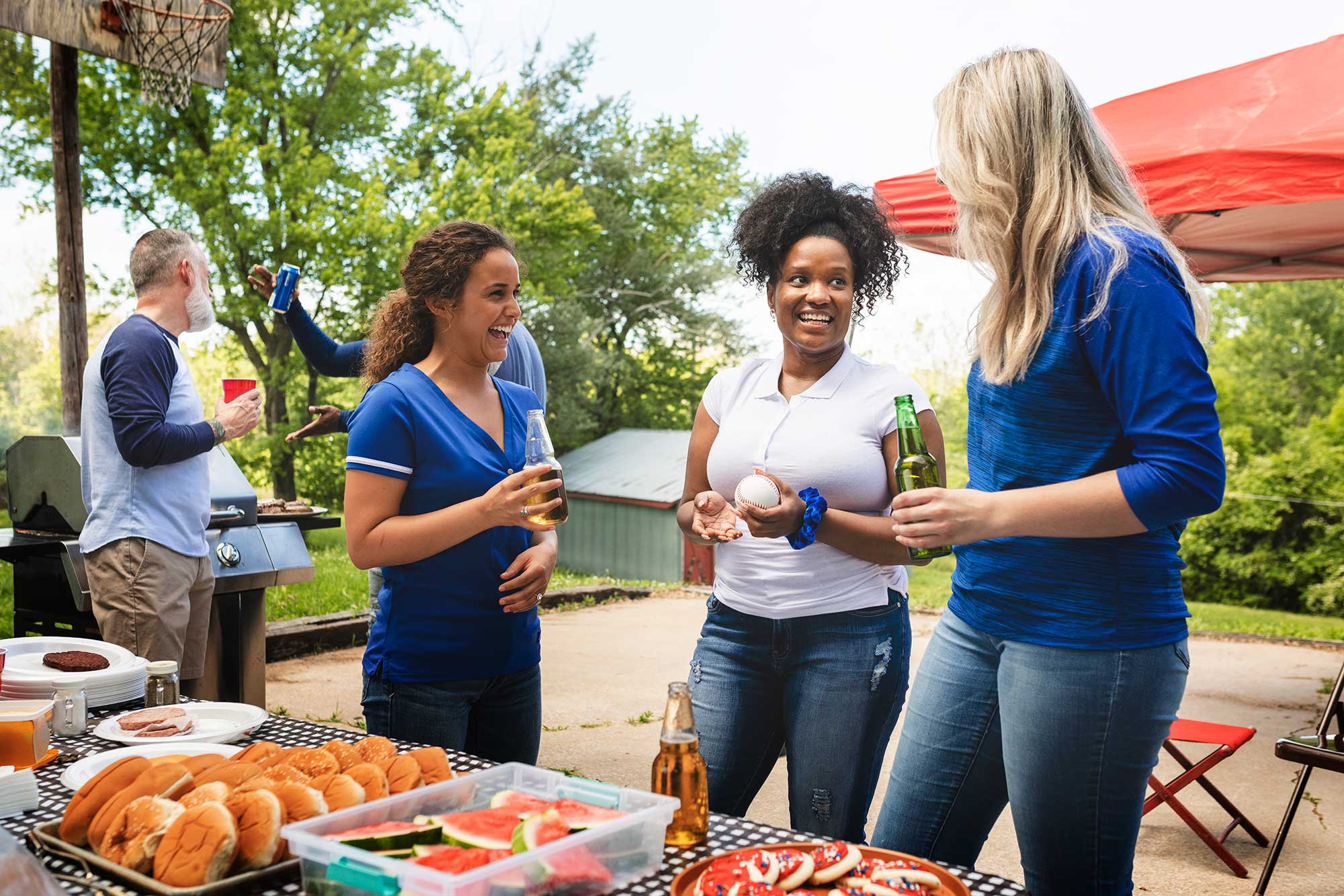 friends-celebrating-and-eating-at-a-tailgate-party-2022-12-16-00-27-20-utc.jpg